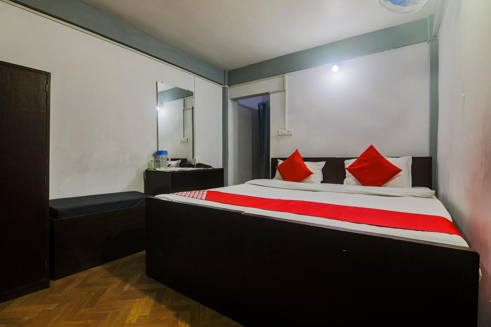Oyo 9097 Home Stay Laban Шилонг Екстериор снимка